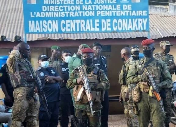 Attaque de la maison centrale: la liste des militaires et agents pénitenciers radiés de l’armée guinéenne.