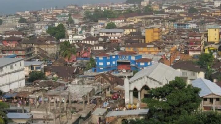 Sierra Leone : couvre-feu national après une attaque contre une armurerie à Freetown