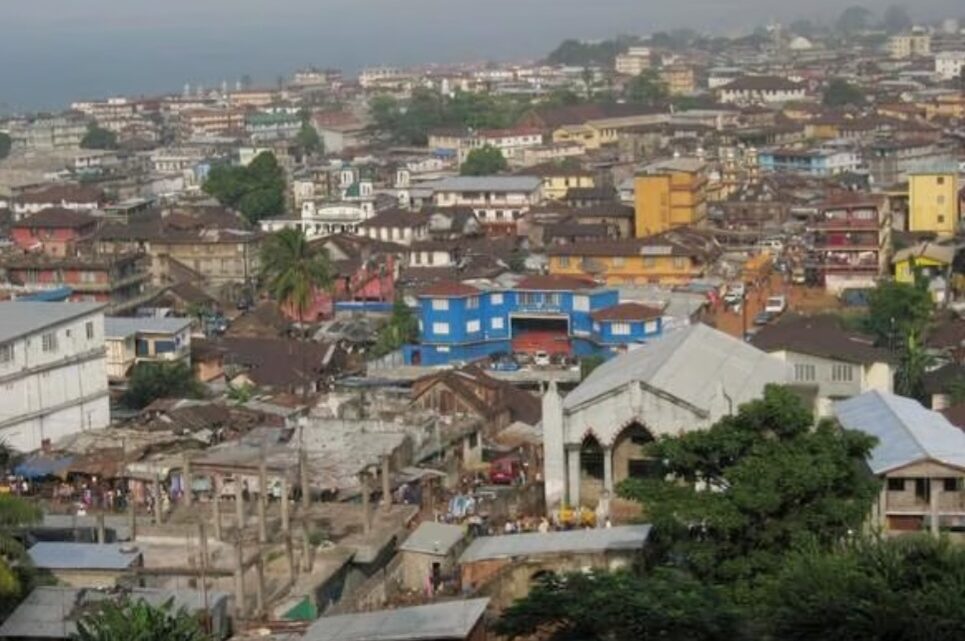 Sierra Leone : couvre-feu national après une attaque contre une armurerie à Freetown