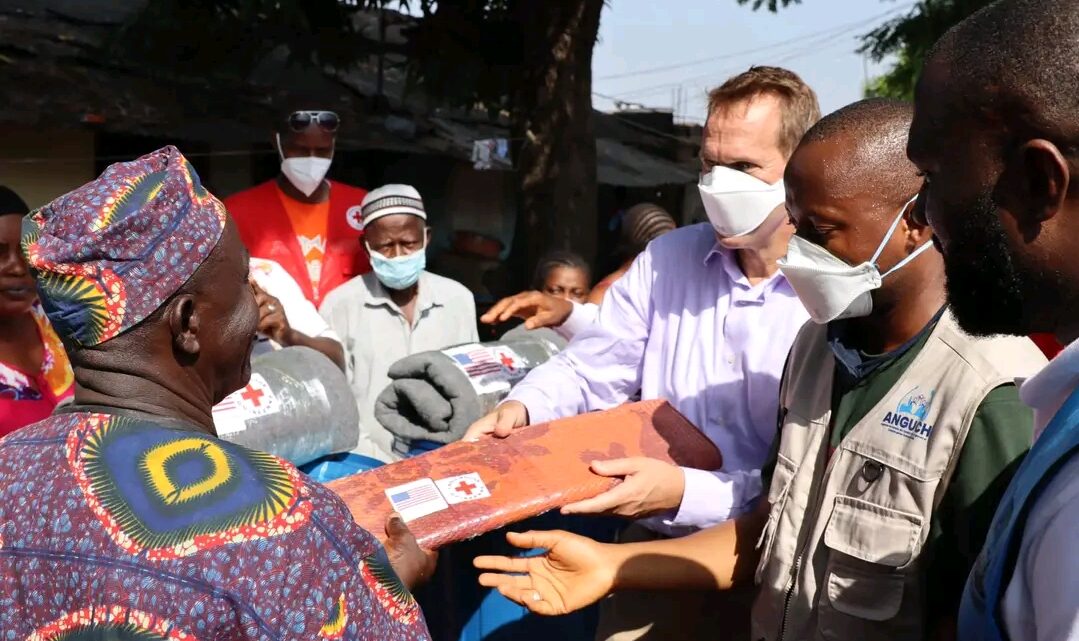 Sinistre de Kaloum : l’ambassadeur Américain assiste les victimes