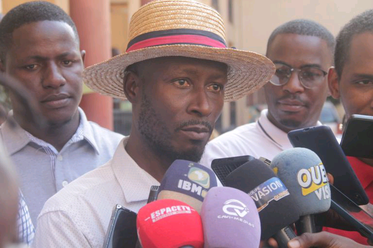 Guinée: l’instruction du journaliste Sékou Jamal Pendessa se poursuit, la profession se réunit pour une possible grève