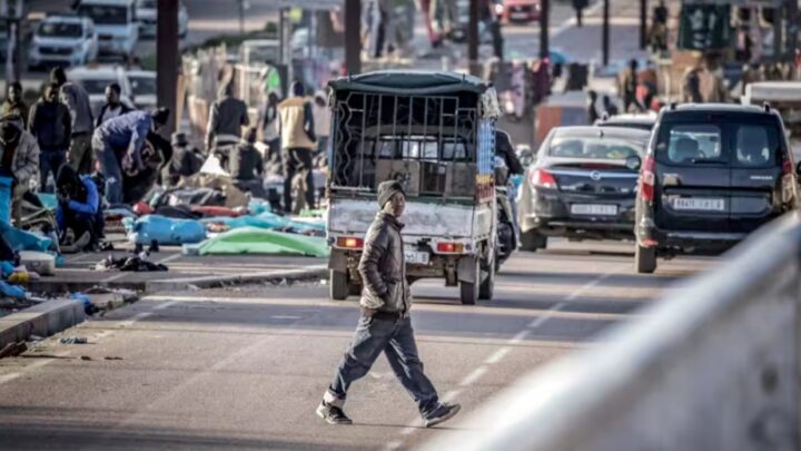 « Les Africains ne viennent pas pour quémander, mais pour travailler » : malgré la loi immigration en France, ces migrants bloqués au Maroc restent déterminés