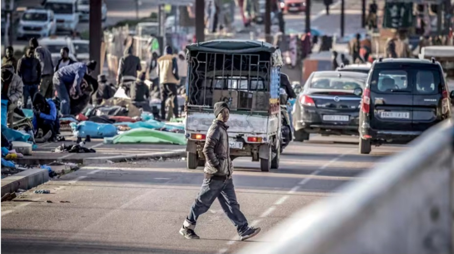 « Les Africains ne viennent pas pour quémander, mais pour travailler » : malgré la loi immigration en France, ces migrants bloqués au Maroc restent déterminés