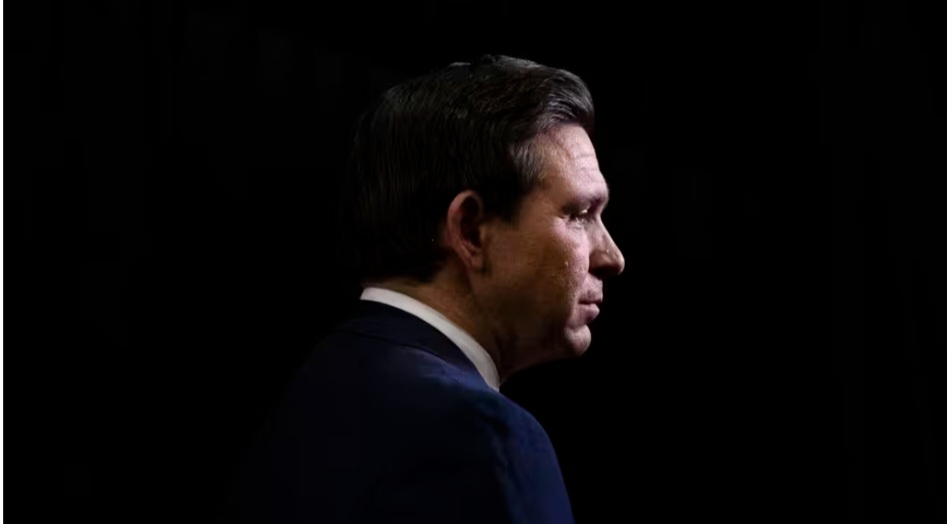 Présidentielle américaine : Ron DeSantis se retire de la course à l’investiture républicaine et soutient Donald Trump