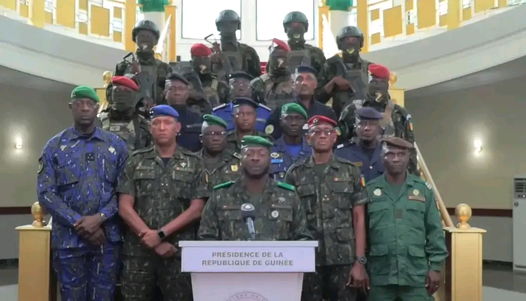 Guinée : une réunion entre les militaires et les secrétaires généraux au lendemain de la dissolution du gouvernement