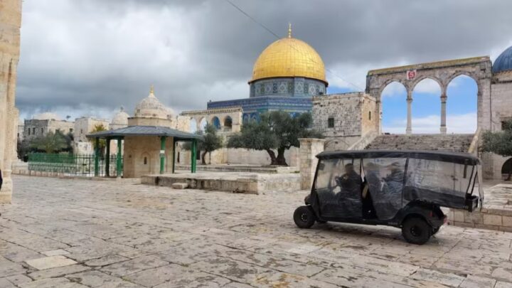 « Ils seront obligés de prier dehors, ils vont très mal le vivre » : en pleine guerre entre Israël et le Hamas, un début de Ramadan tendu à Jérusalem