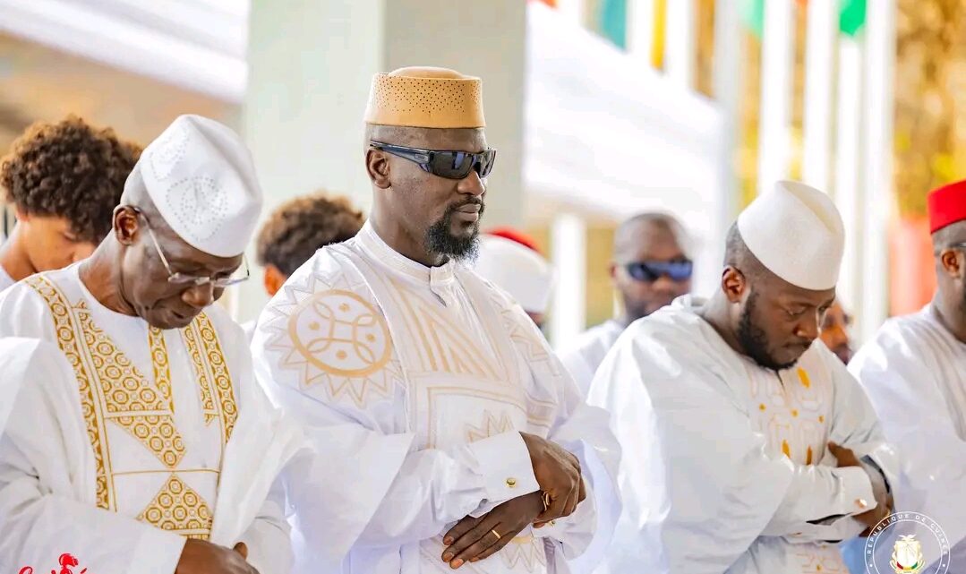 Prière de l’Aïd El-Fitr : Général Mamadi Doumbouya a accompli ses obligations religieuses au palais Mohamed V