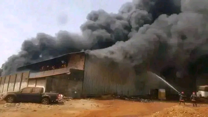 Urgent : un incendie ravage le plus grand magasin de stockage de l’EDG