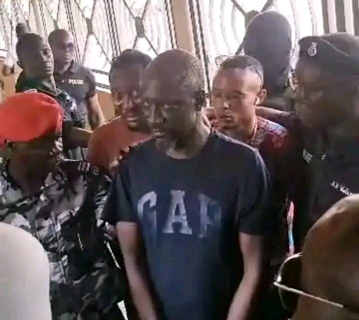 Sierra Leone : la Guinée extrade un présumé participant à la tentative de coup d’État