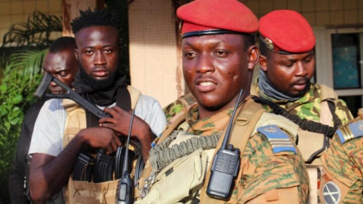 Burkina Faso: après deux jours confus, Ibrahim Traoré apparait au journal télévisé