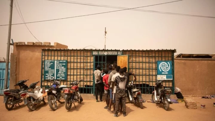 Niger: des migrants sénégalais refoulés par l’Algérie lancent un appel aux autorités de Dakar