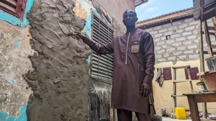 Guinée: les sinistrés de l’explosion de Coronthie entament eux-mêmes la reconstruction de leur quartier