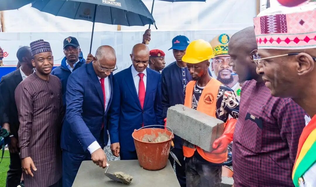 La pose de la première de la construction du nouveau siège du ministère de la Sécurité de Guinée