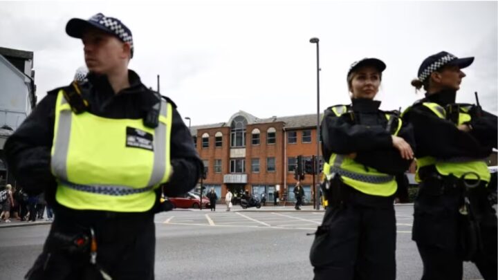 Une femme et une fille de 11 ans hospitalisées après une attaque au couteau dans le centre de Londres