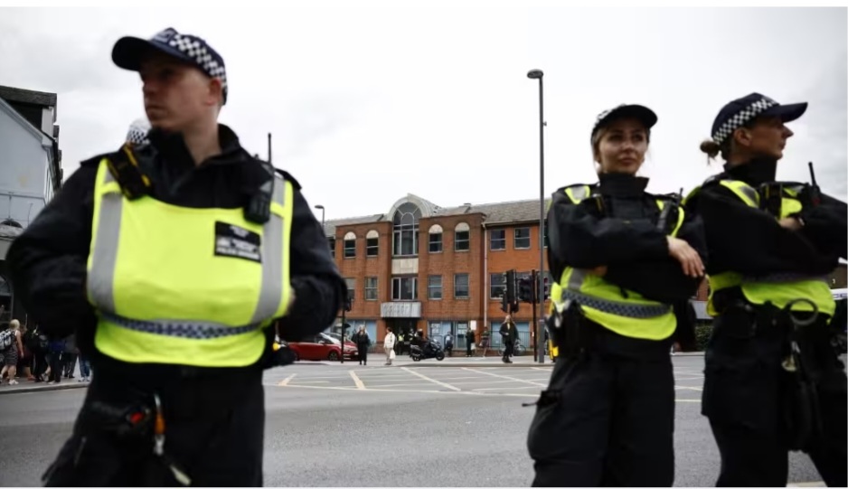 Une femme et une fille de 11 ans hospitalisées après une attaque au couteau dans le centre de Londres