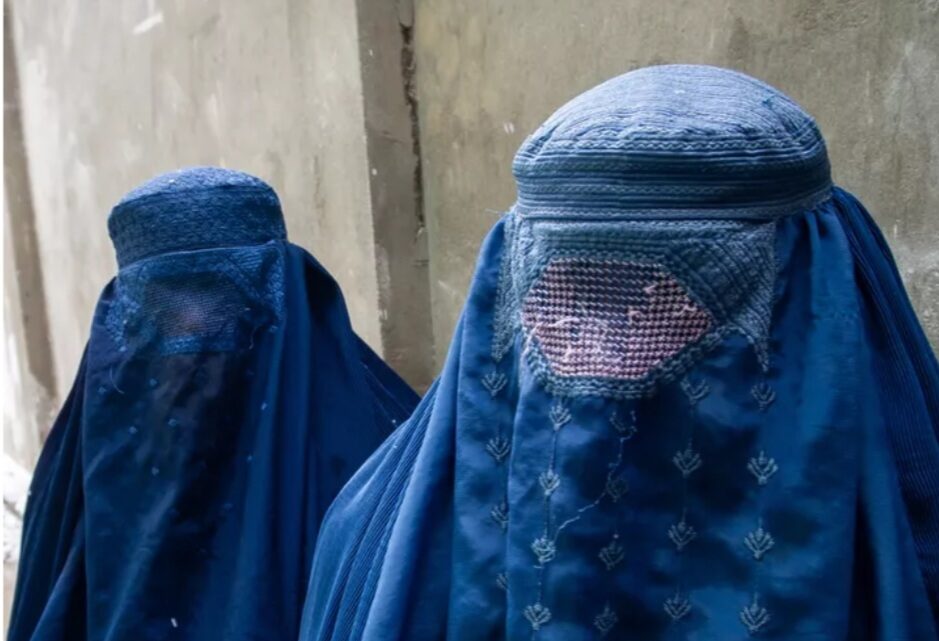 En Afghanistan, les talibans interdisent désormais aux femmes de se parler entre elles