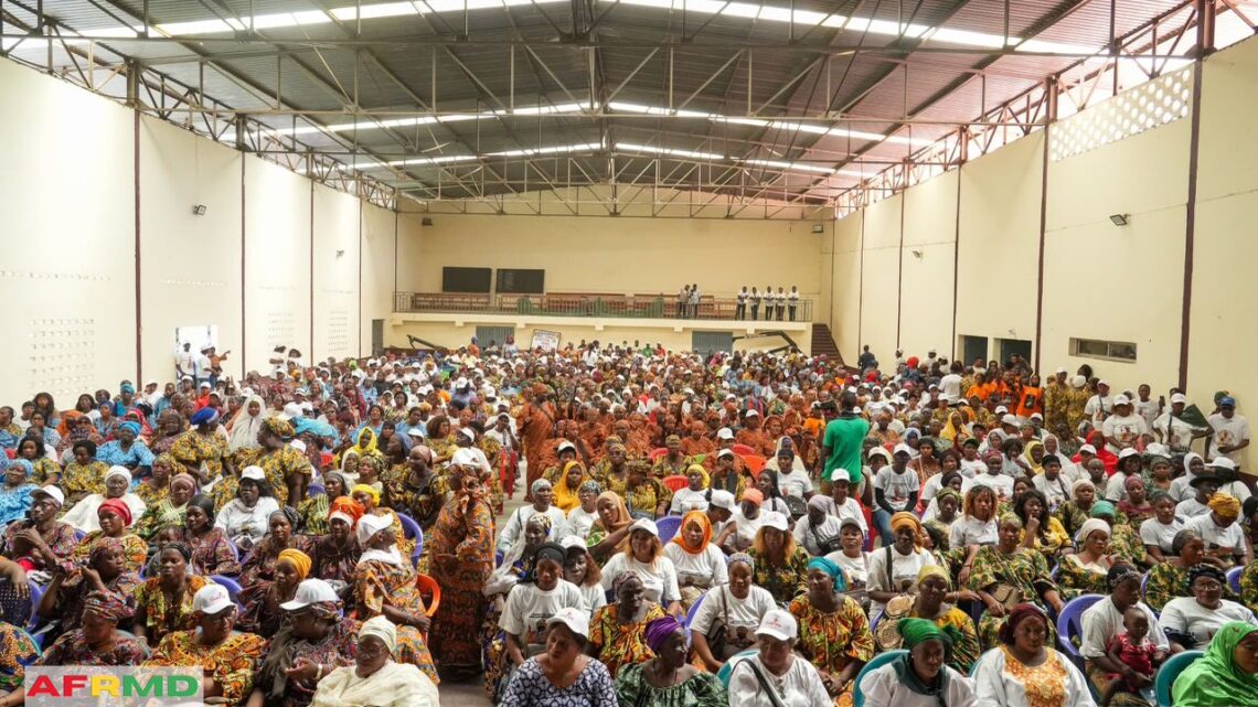 Kindia meeting de soutien : l’Alliance des Femmes pour la Renaissance sous Mamadi Doumbouya, fait le plein de la maison des jeunes