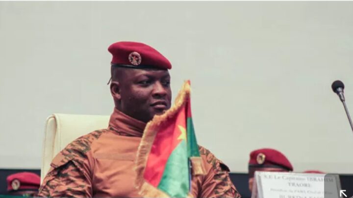 Burkina Faso: le chef de la junte Ibrahim Traoré dissout le gouvernement