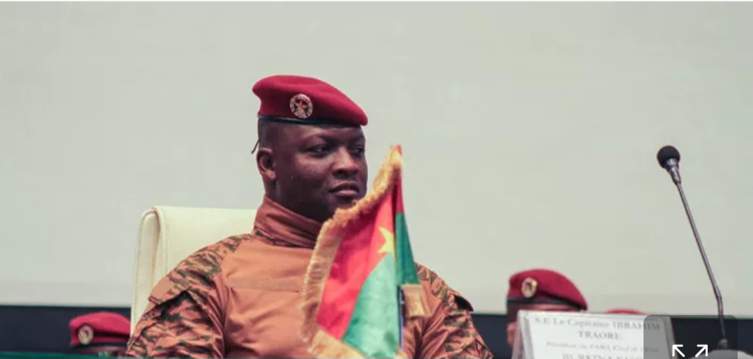 Burkina Faso: le chef de la junte Ibrahim Traoré dissout le gouvernement