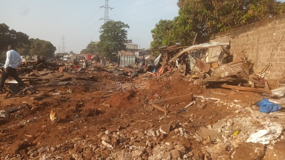 Zones criminogènes : les bulldozers  détruisent les bars de Boujoumboura