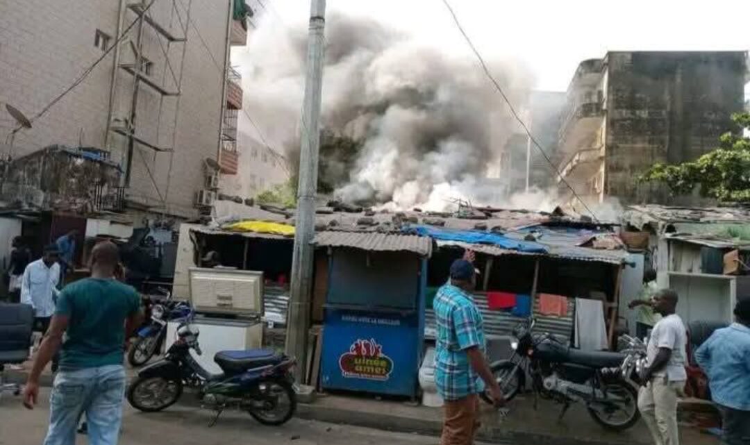 Un incendie en cours à Kaloum