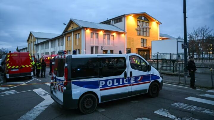 Mulhouse : une personne tuée et deux policiers blessés dans une attaque au couteau, le parquet national antiterroriste saisi