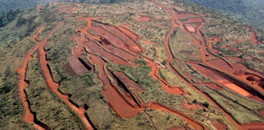 Guinée: quelles retombées économiques avec l’exploitation du mégagisement de fer de Simandou?