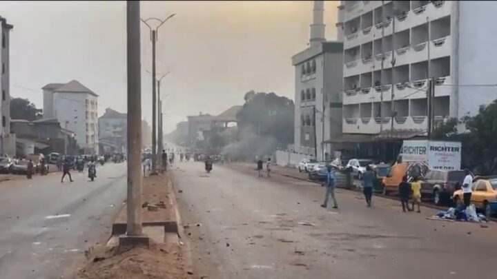 Vive tension à Hamdallaye autour des affiches du Général Mamadi Doumbouya