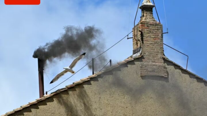 Election du nouveau pape : nouvelle fumée noire au Vatican, le conclave se poursuit jeudi après-midi