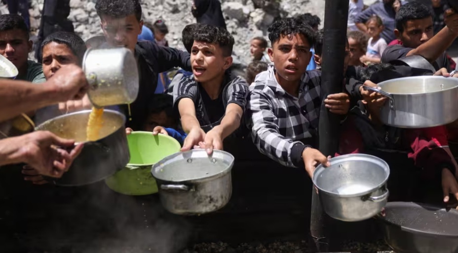 J&rsquo;aimerais juste pouvoir avoir un bout de pain pour mes enfants » : à Gaza, un père de famille décrit une « situation catastrophique »