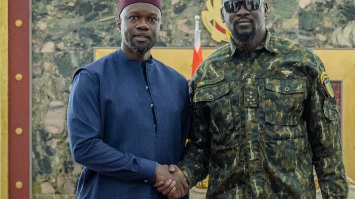 Guinée–Sénégal : Ousmane Sonko reçu par Mamadi Doumbouya pour renforcer la coopération bilatérale
