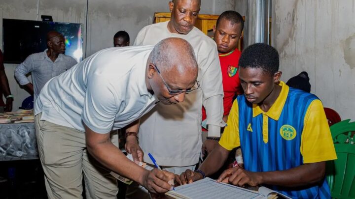 Référendum 2025 : le Premier ministre appelle les citoyens à retirer leurs cartes d’électeur