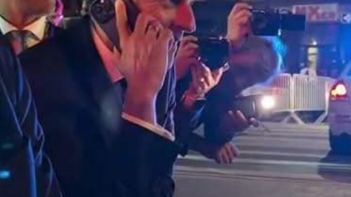 Vidéo de blocage du président Français par le cortège de Donald Trump