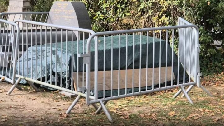 Profanation de la tombe de Robert Badinter à Bagneux, quelques heures avant son entrée au Panthéon