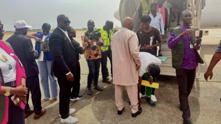 Accueil de 148 migrants guinéens rapatriés du Niger : un geste humanitaire du Président Mamadi Doumbouya