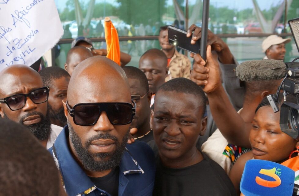 Bénin : Mandat d’arrêt international contre Kemi Seba et arrestation de l’ex-ministre Candide Azannaï après le putsch manqué