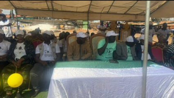 Mobilisation des acteurs de la friperie à Dixinn : un soutien affiché au CNRD et au candidat Mamadi Doumbouya