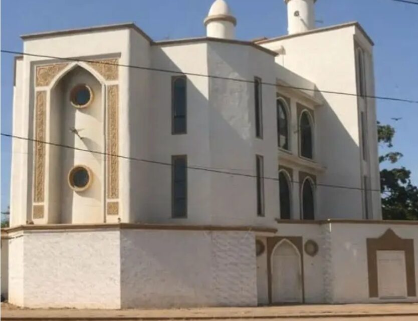 Gambie : le président Adama Barrow inaugure la mosquée de Koula Maoundé à Banjul