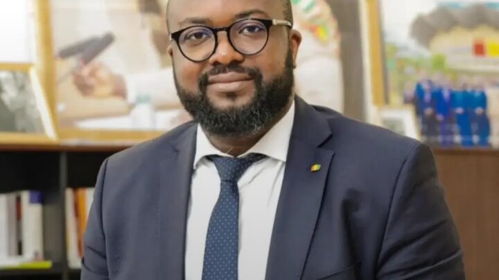 Mamadi Doumbouya reconduit Djiba Diakité et Amara Camara à la Présidence