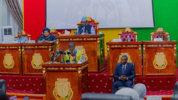 Guinée : le CNT adopte une loi organique sur les privilèges et la protection des anciens chefs de l’État