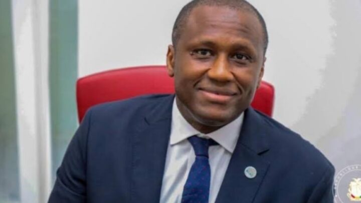 Mamadi Doumbouya confirme les dirigeants de la Banque centrale de Guinée