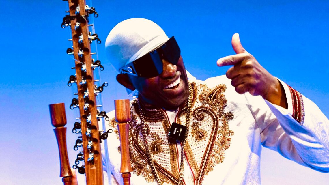 N’Faly Kouyaté, fierté guinéenne, en séjour à Conakry avant son concert de légende à Bruxelles le 25 mai