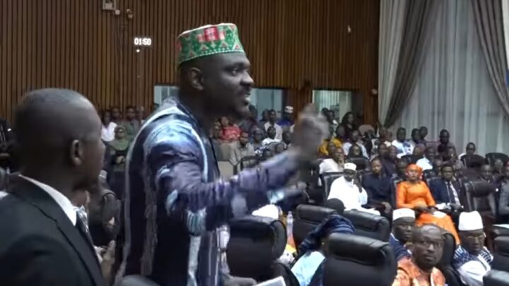 Guinée : tension au CNT, le Premier ministre Bah Oury interpellé lors de l’examen du PLFI 2026