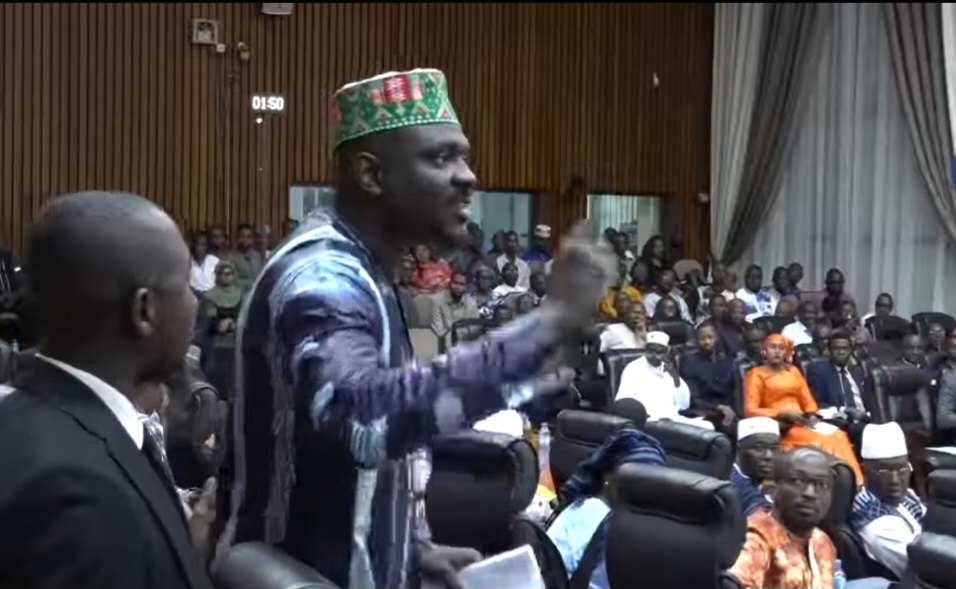 Guinée : tension au CNT, le Premier ministre Bah Oury interpellé lors de l’examen du PLFI 2026