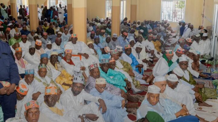 Mamou : Elhadj Alphadio Guelguedji Barry inhumé en présence du Premier ministre Bah Oury et de milliers de fidèles