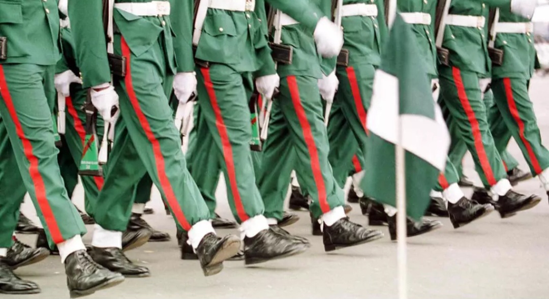 Nigeria : six hommes, dont un général à la retraite, inculpés pour un projet de coup d’État