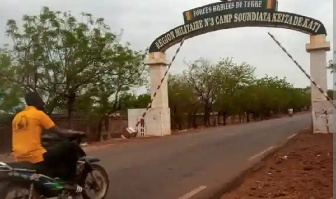 Mali : attaques coordonnées contre des positions militaires, l’armée appelle au calme