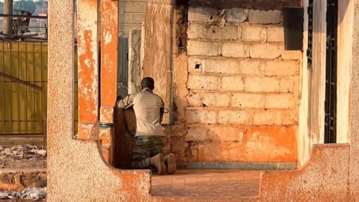 Mali : des combats en cours à Bamako et dans l’intérieur du pays entre des soldats et des «groupes terroristes»