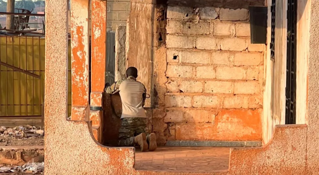 Mali : des combats en cours à Bamako et dans l’intérieur du pays entre des soldats et des «groupes terroristes»