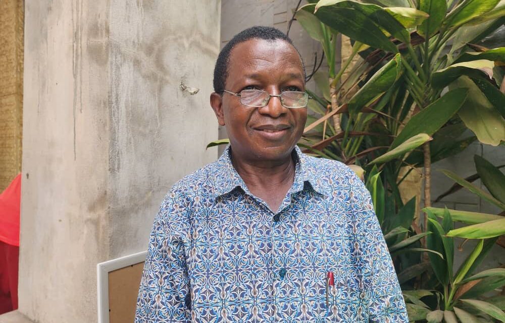 Mamadou Aliou Tché Diallo honoré : la voix emblématique de la RTG célébrée par la Maison de la Presse